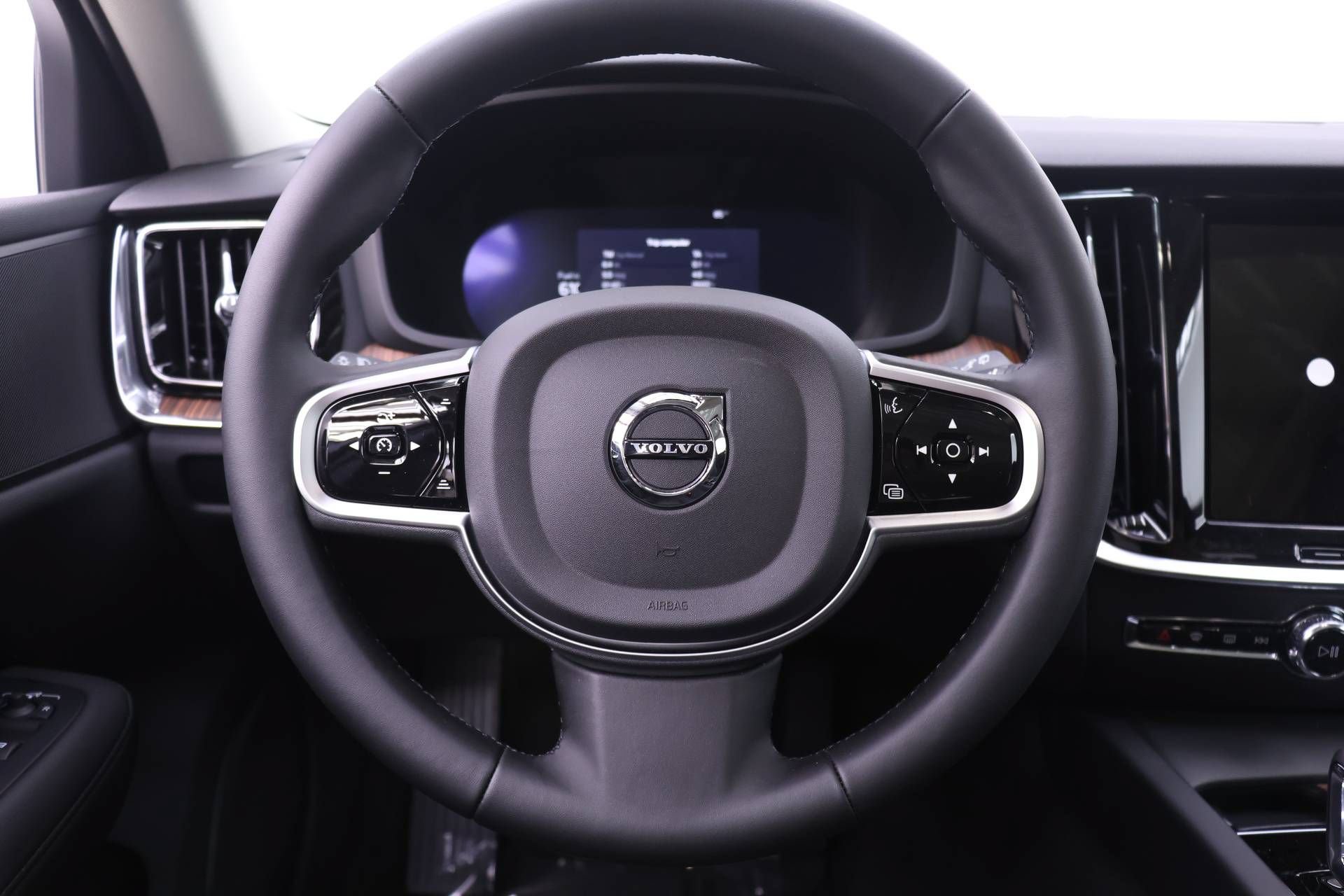 New 2026 Volvo V60 B5 Cross Country Plus w/ Climate Package AWD/4WD image 15
