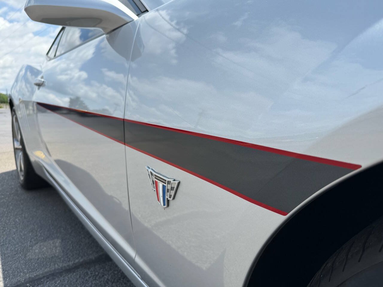 Used 2015 Chevrolet Camaro SS w/ Commemorative Special Edition RWD image 23