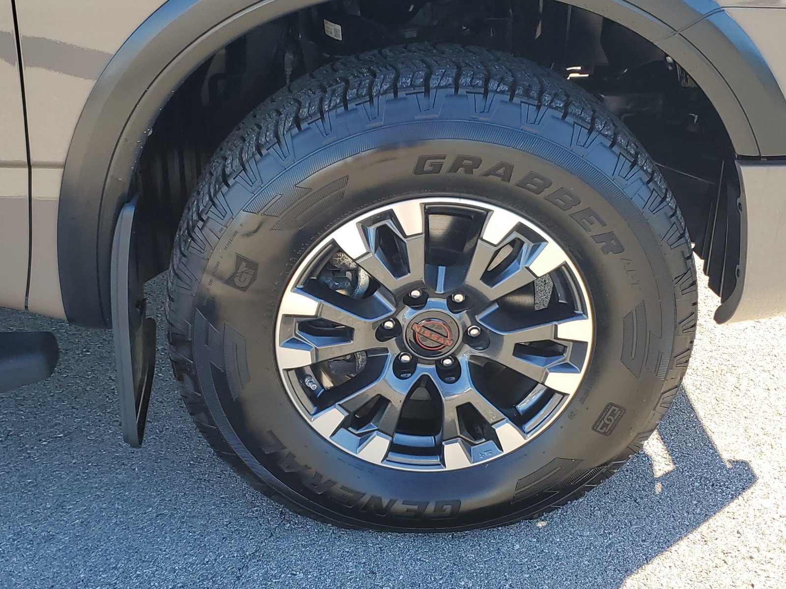 Used 2024 Nissan Titan PRO-4X w/ Pro-4x Convenience Package AWD/4WD image 5