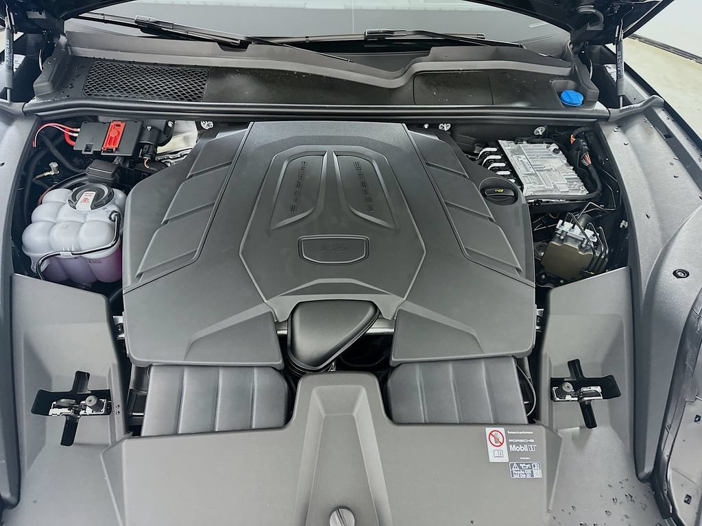 Certified 2026 Porsche Cayenne AWD/4WD image 31