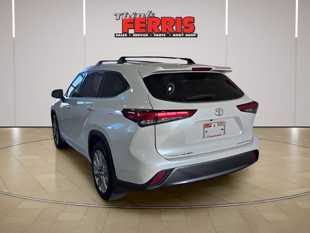 Used 2022 Toyota Highlander Limited AWD/4WD image 3