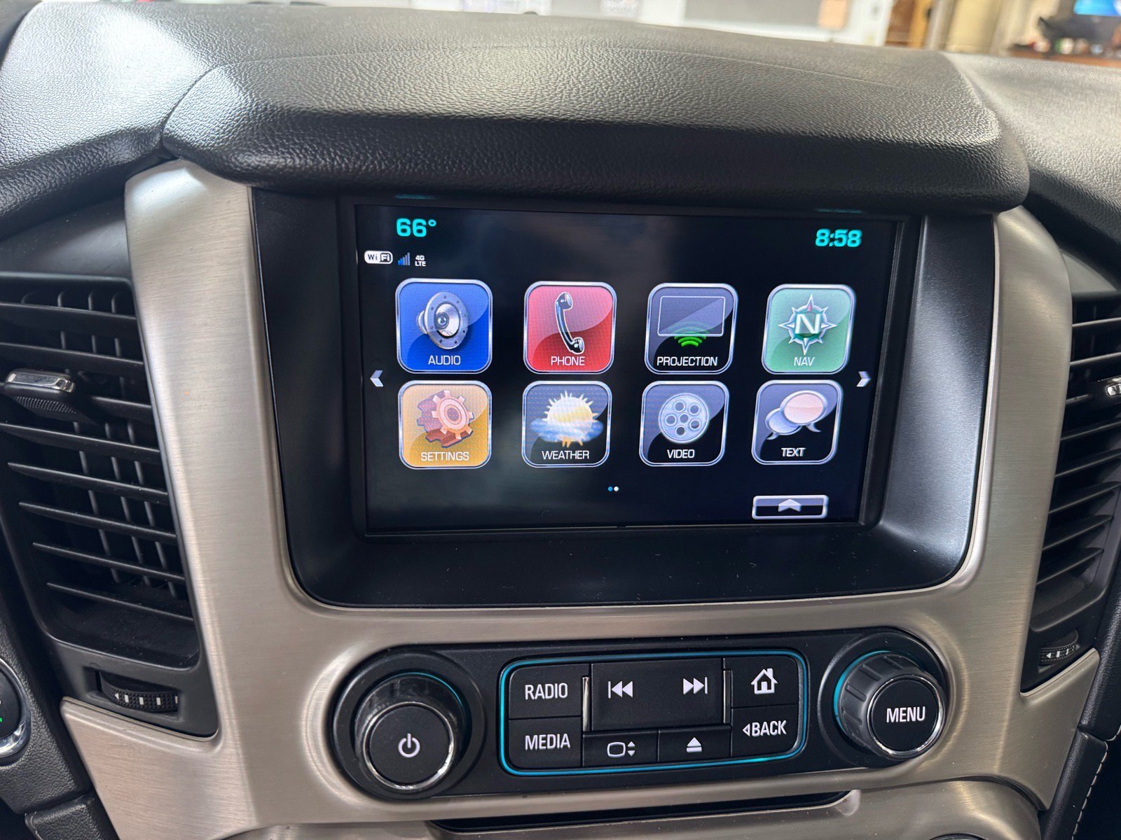 Used 2018 GMC Yukon XL Denali w/ Denali Ultimate Package AWD/4WD image 31