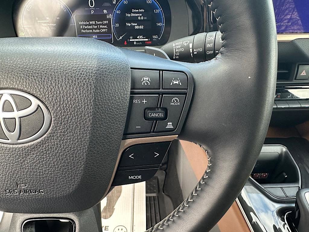 Certified 2025 Toyota Crown Signia image 21