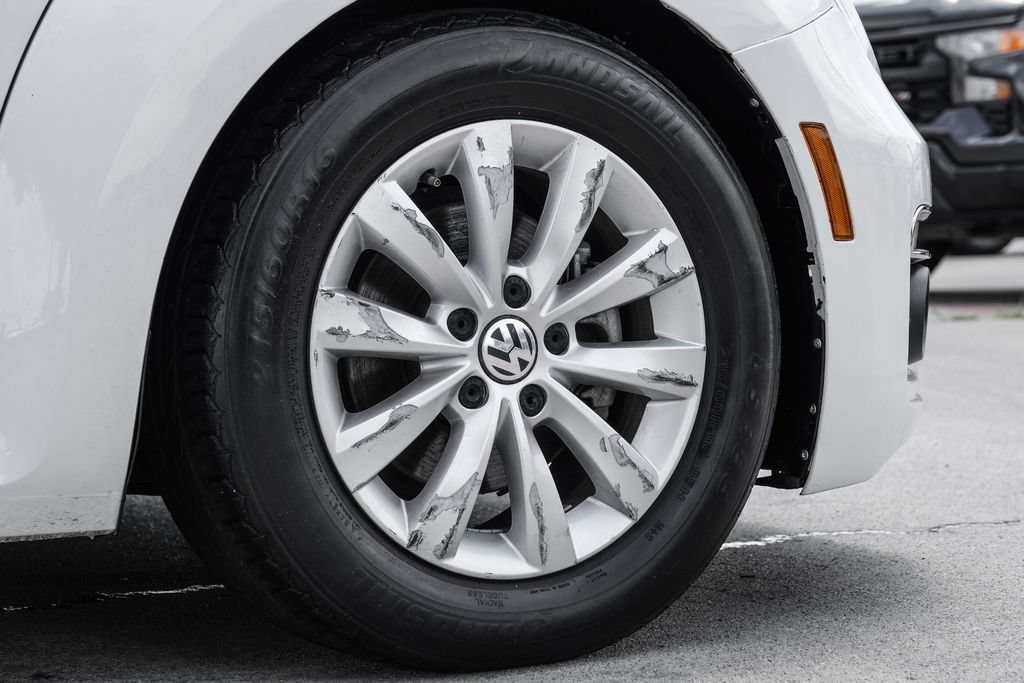 Used 2018 Volkswagen Beetle 2.0T S FWD image 47