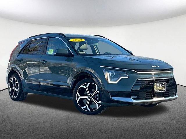 Used 2024 Kia Niro EX Touring image 2