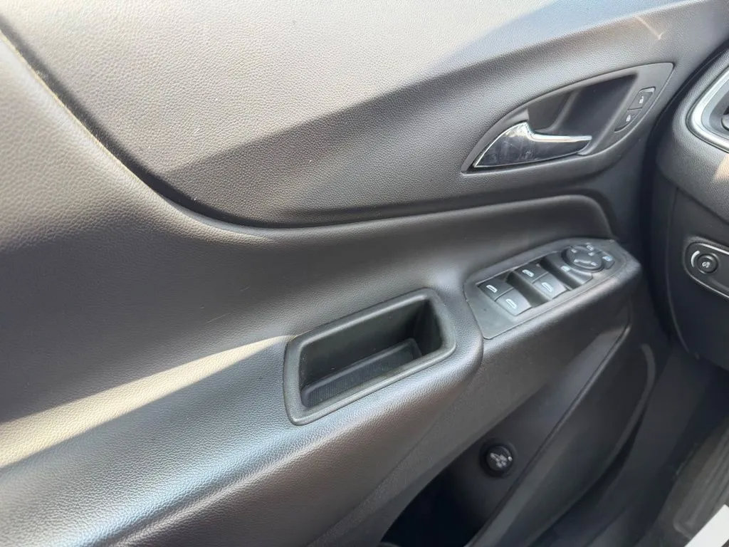 Used 2024 Chevrolet Equinox LT FWD image 12