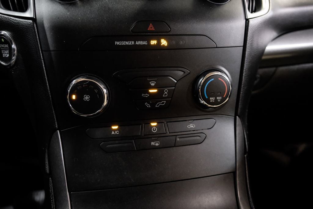 Used 2019 Ford Edge SE image 22