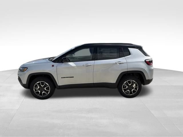New 2026 Jeep Compass Trailhawk w/ Trailer Tow Group AWD/4WD image 2