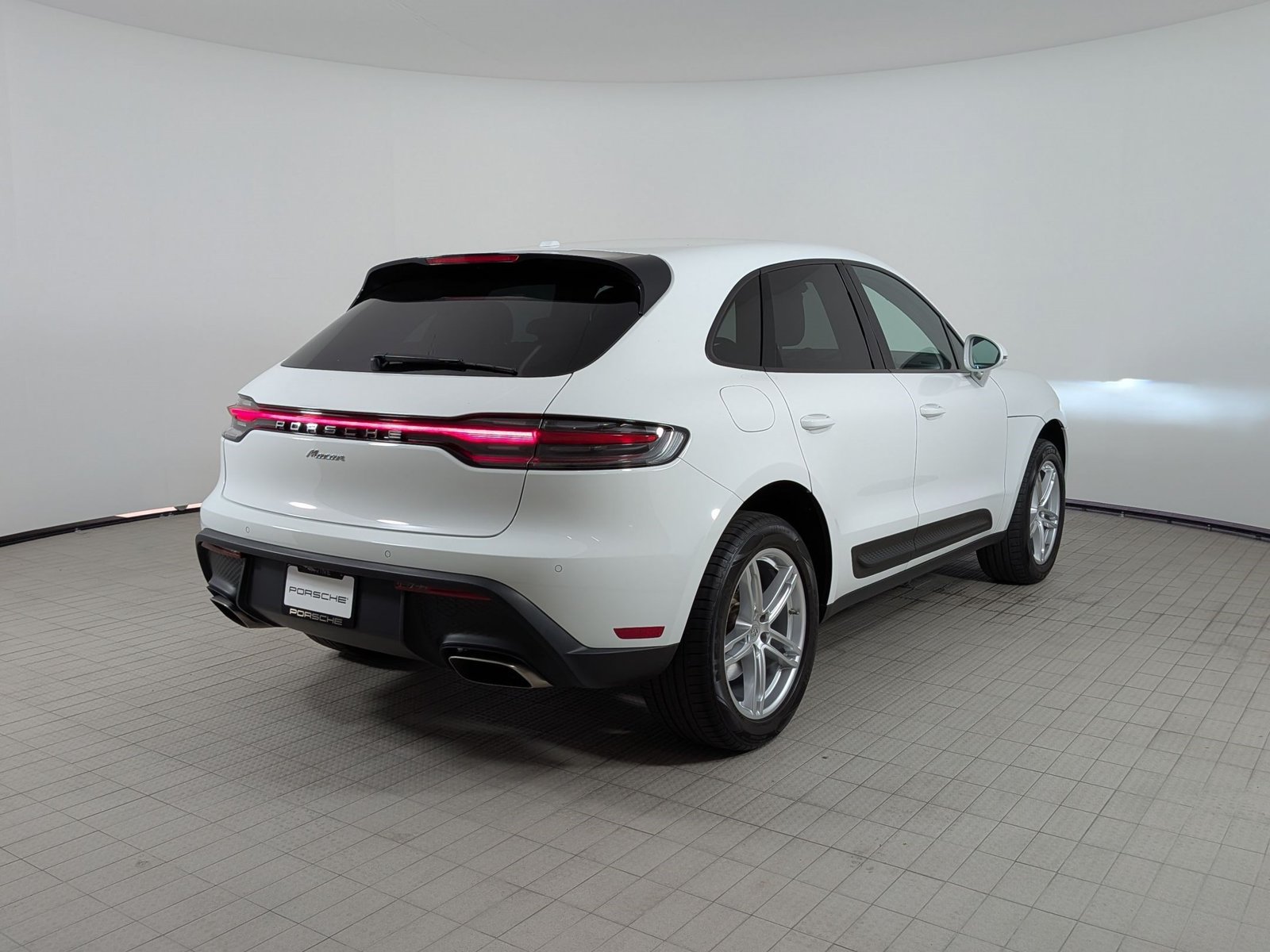 Used 2025 Porsche Macan Turbo AWD/4WD image 8