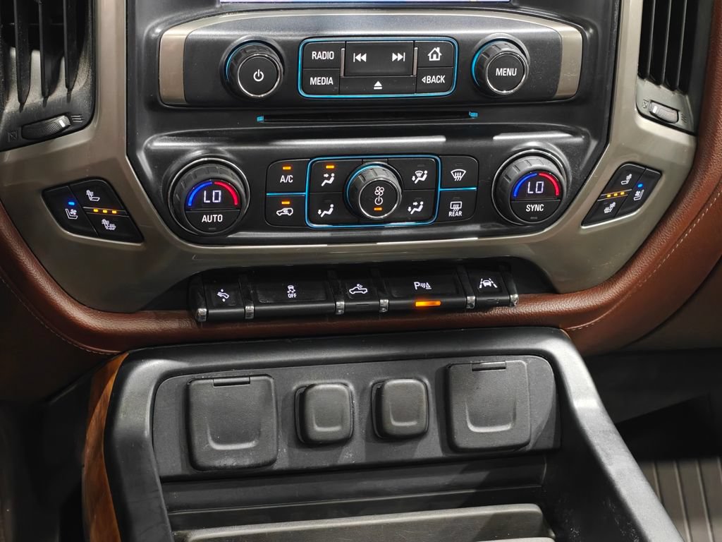 Used 2016 Chevrolet Silverado 1500 High Country w/ High Country Premium Package AWD/4WD image 8