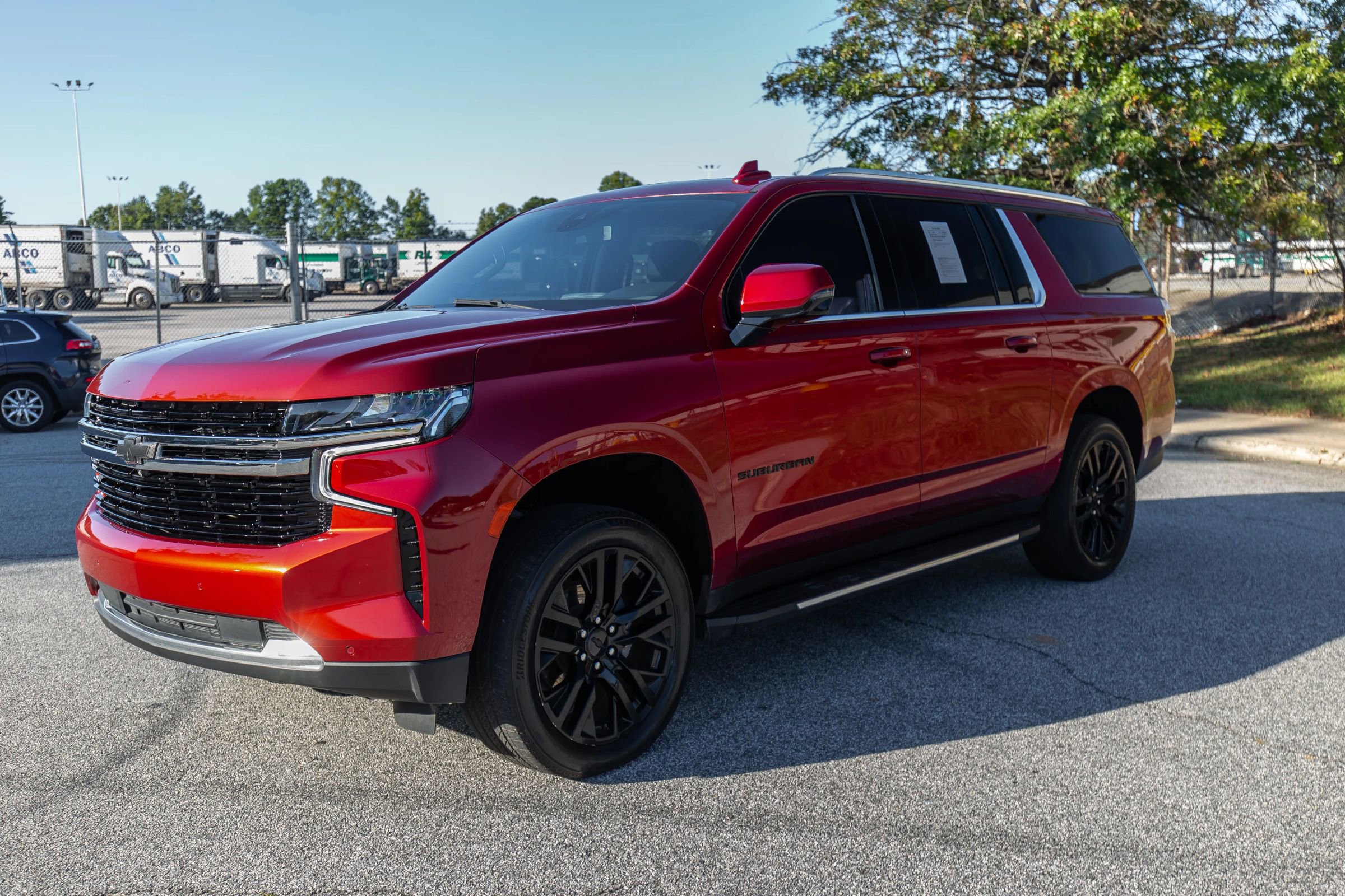 Used 2022 Chevrolet Suburban LT w/ Luxury Package image 4