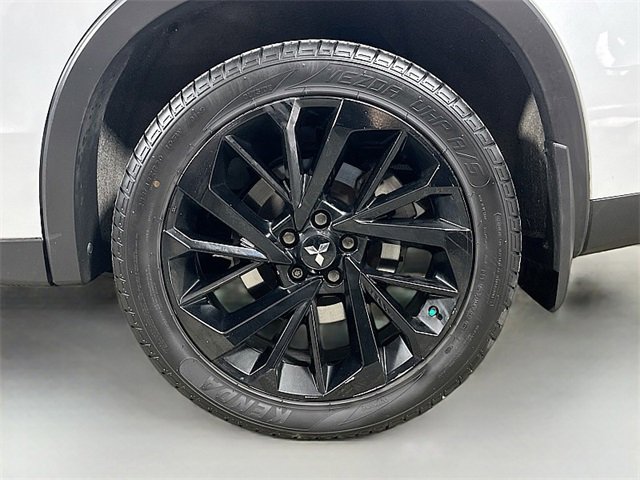 Used 2023 Mitsubishi Outlander SE image 28