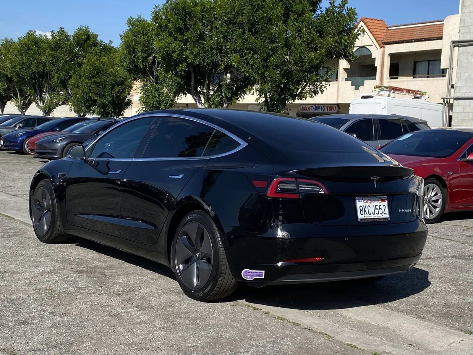 Used 2018 Tesla Model 3 Mid Range image 2