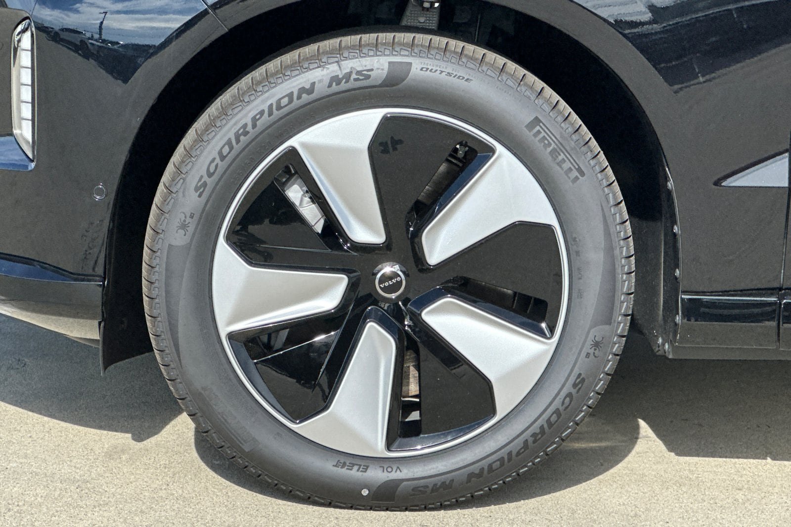 New 2026 Volvo EX90 Plus AWD/4WD image 10