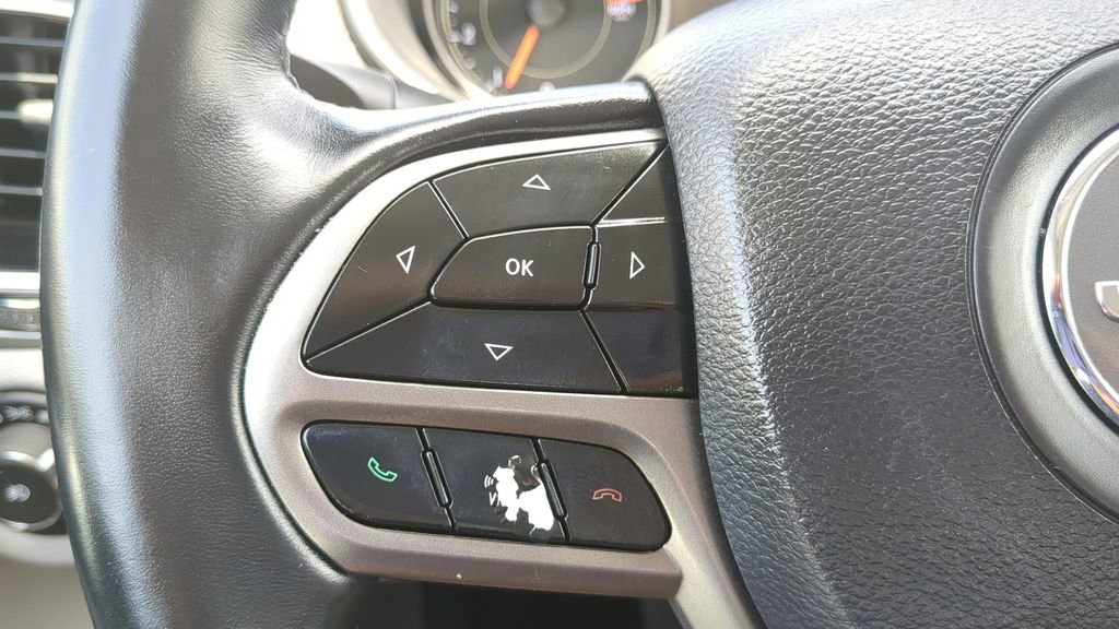 Used 2019 Jeep Cherokee Limited FWD image 18