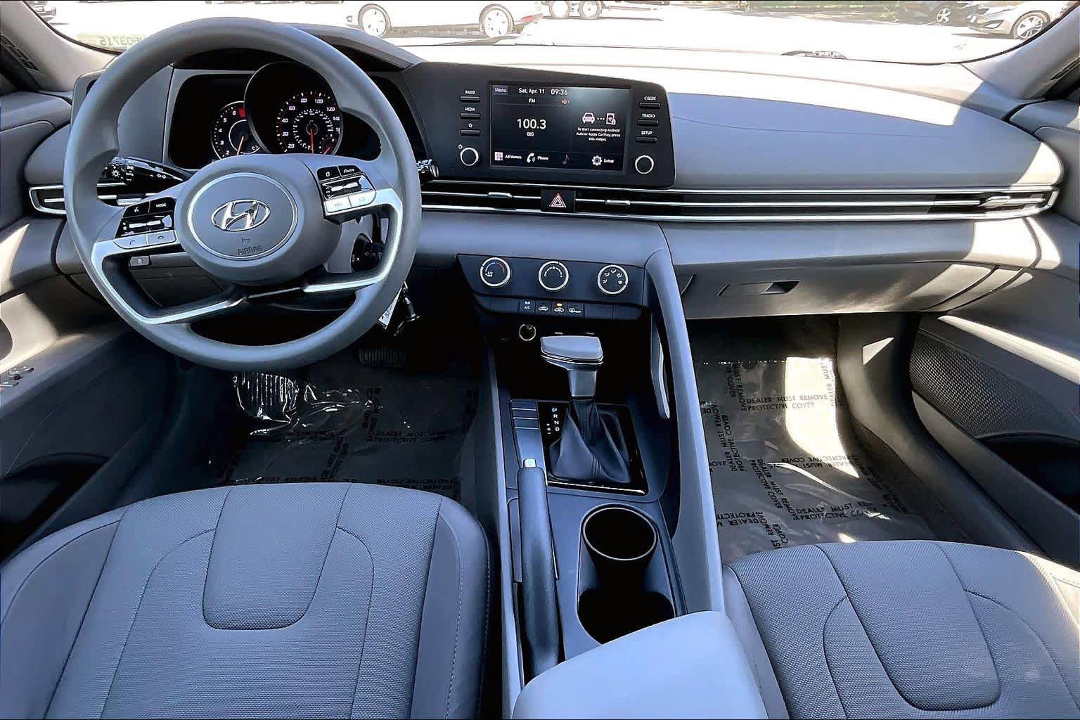 Used 2023 Hyundai Elantra SE FWD image 15