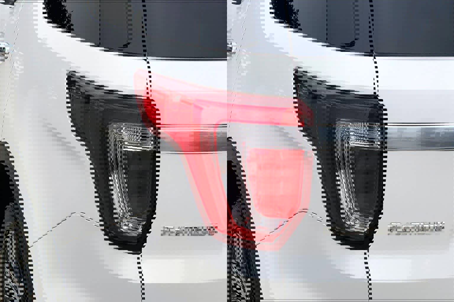 Used 2016 Ford Explorer Platinum image 28