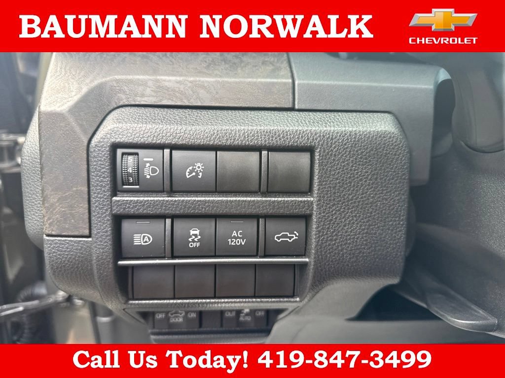 Used 2025 Toyota Tacoma Limited AWD/4WD image 29