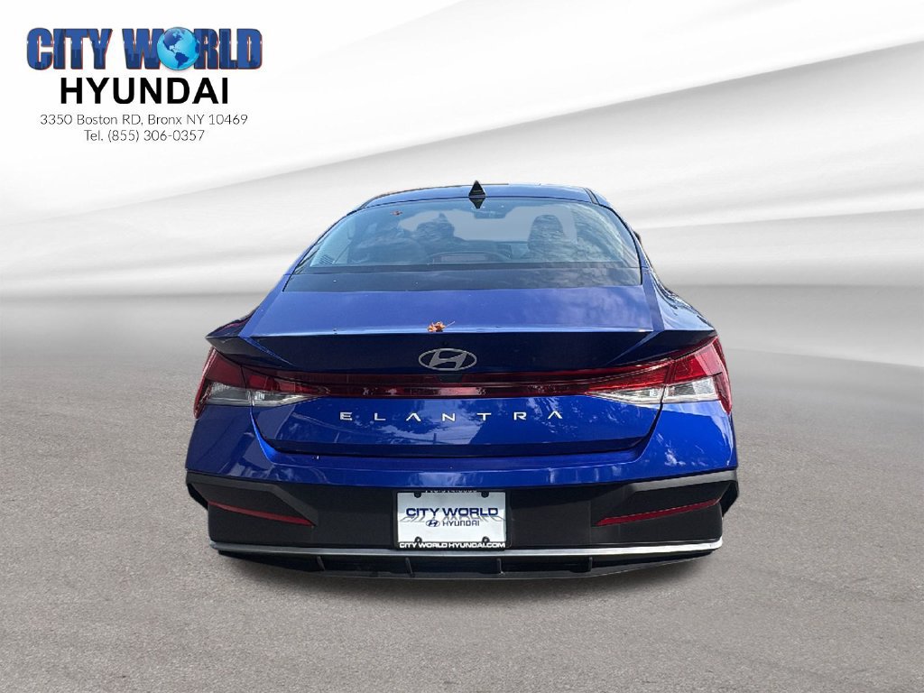 Used 2025 Hyundai Elantra SE FWD image 4