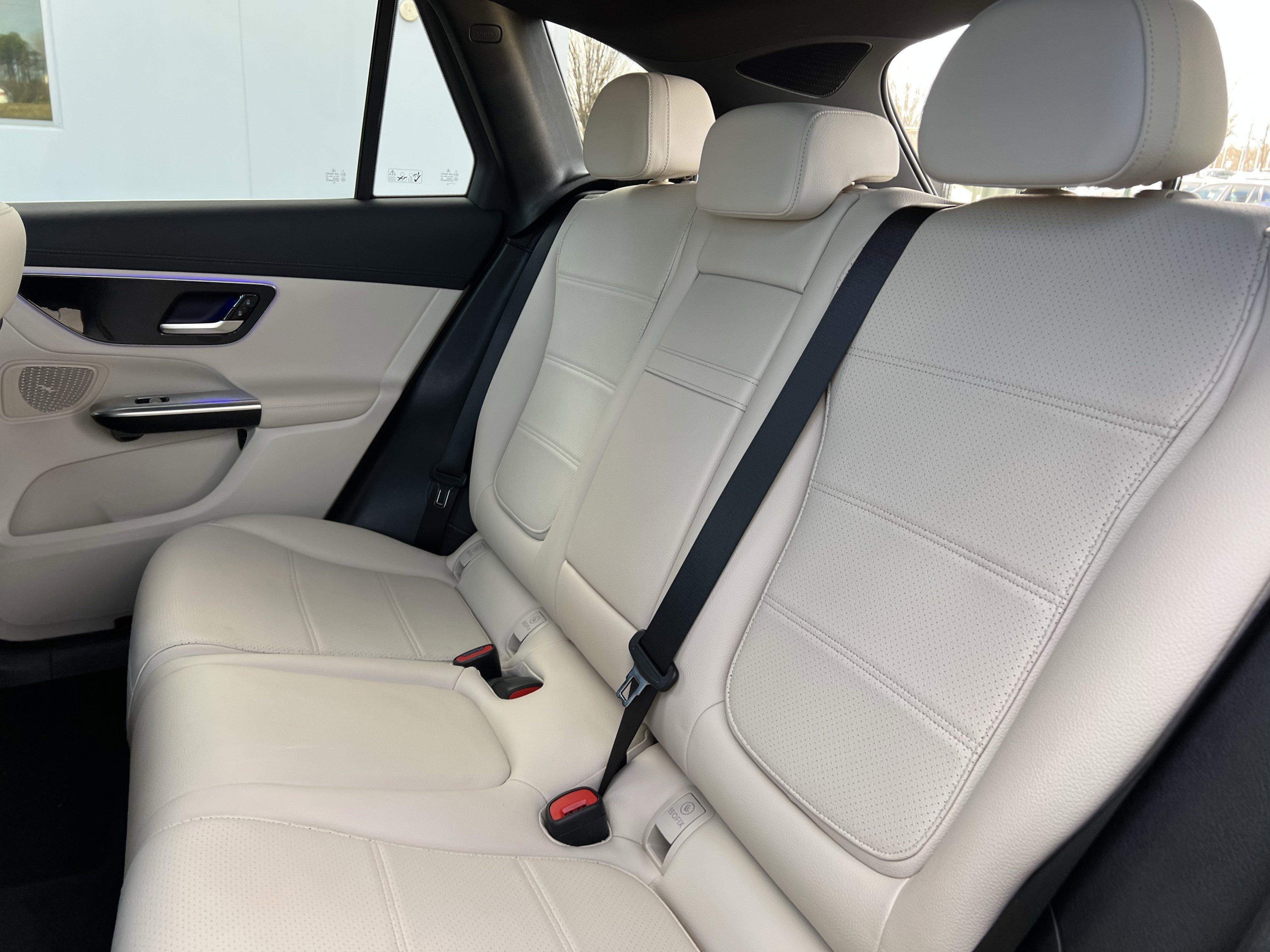 Used 2024 Mercedes-Benz GLC 300 4MATIC image 32