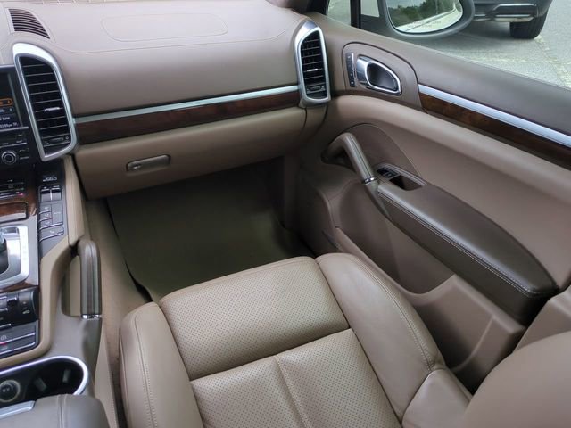 Used 2011 Porsche Cayenne Turbo image 17