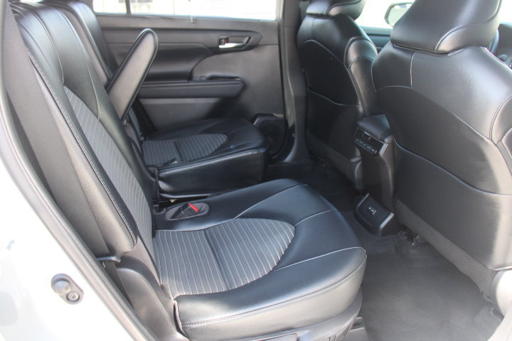 Used 2022 Toyota Highlander XSE AWD/4WD image 19