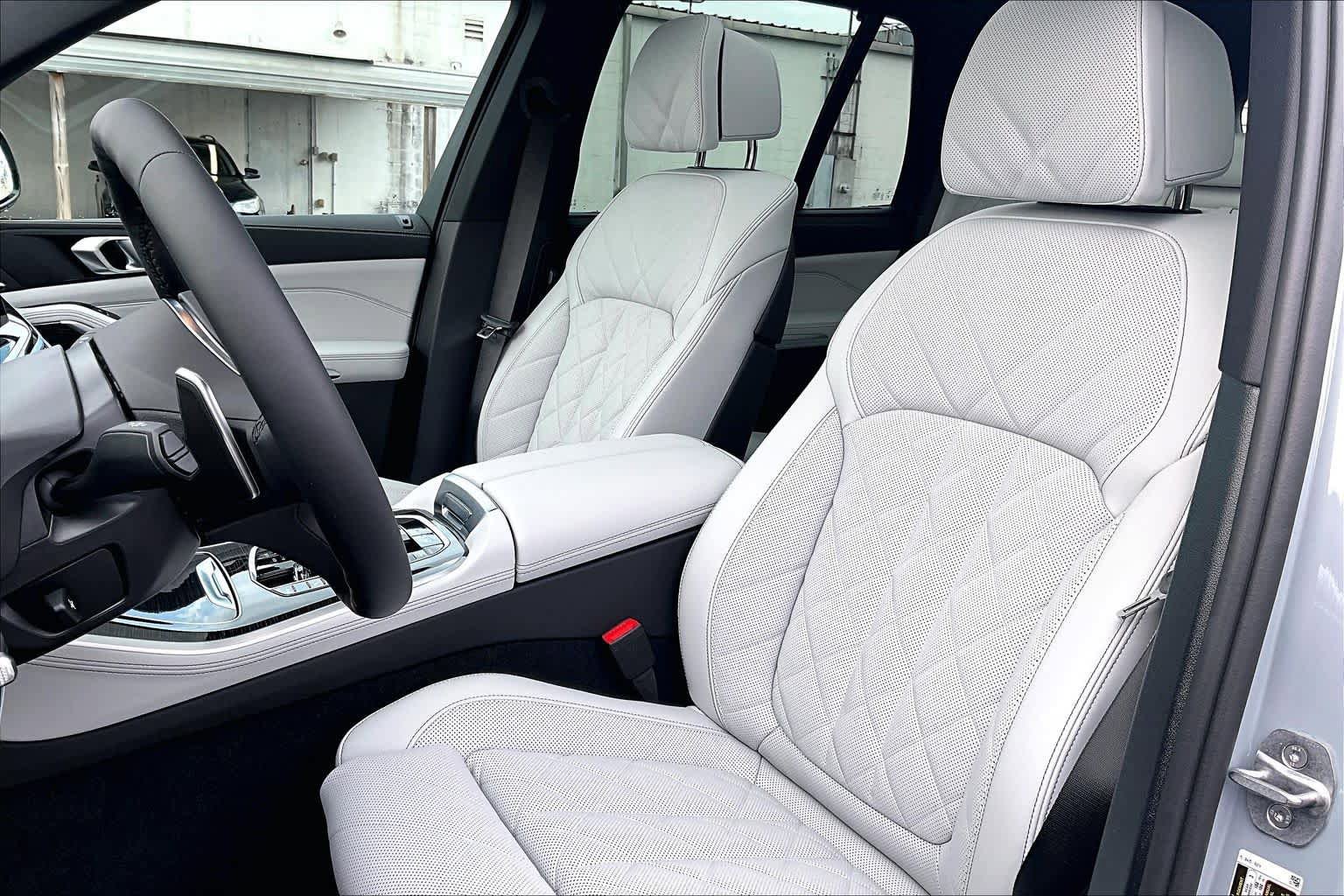 New 2026 BMW X5 xDrive40i w/ Executive Package AWD/4WD image 9