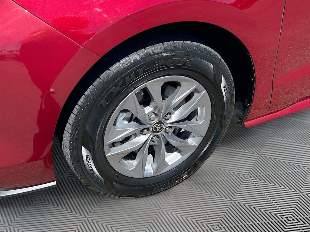 Used 2023 Toyota Sienna XLE image 31