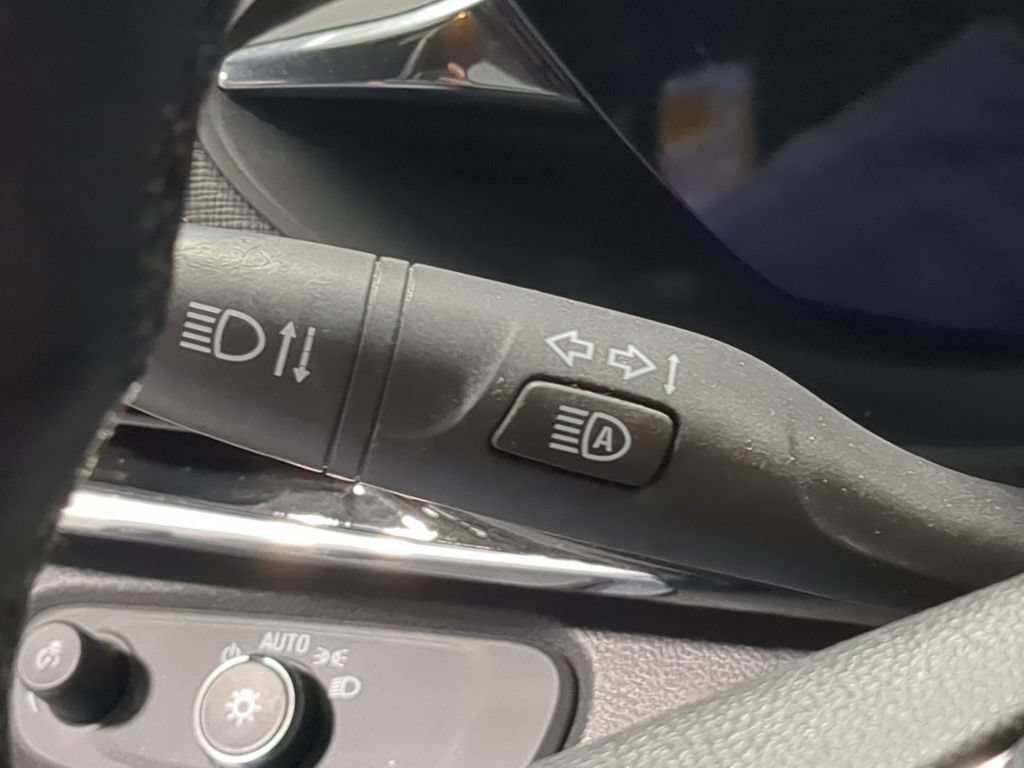 Used 2025 Buick Envista Sport Touring w/ Convenience I Package FWD image 32