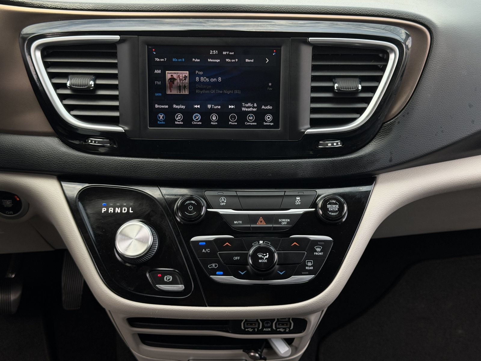 Used 2021 Chrysler Voyager Lxi FWD image 17