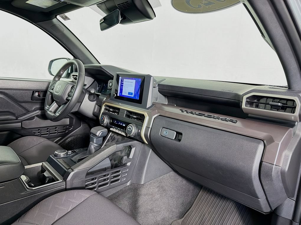 Used 2025 Toyota Tacoma SR5 AWD/4WD image 30