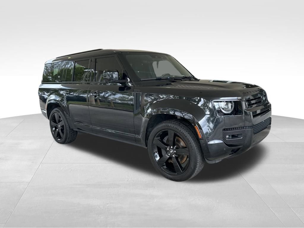 Used 2024 Land Rover Defender 130 X-Dynamic SE image 2