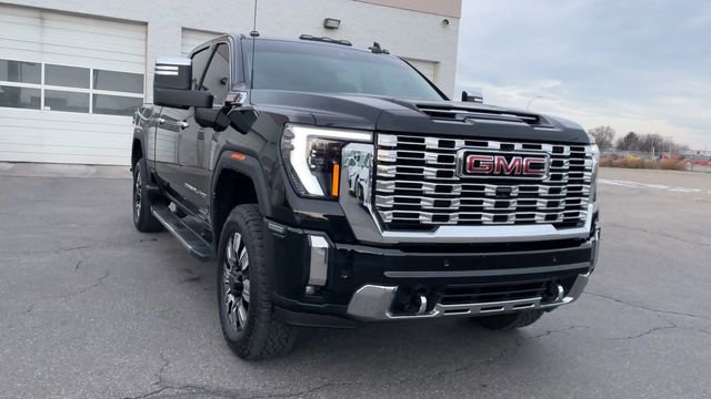 Used 2025 GMC Sierra 3500 Denali w/ Denali Reserve Package image 4