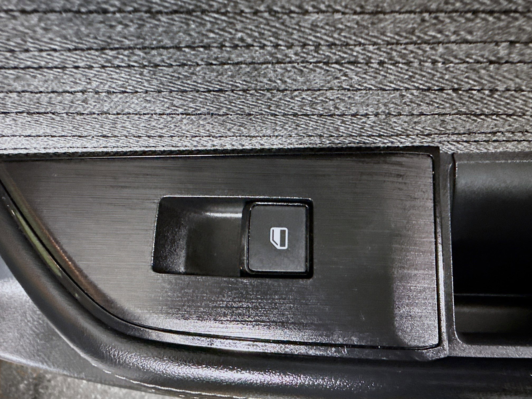 Used 2023 Nissan Rogue SV image 31