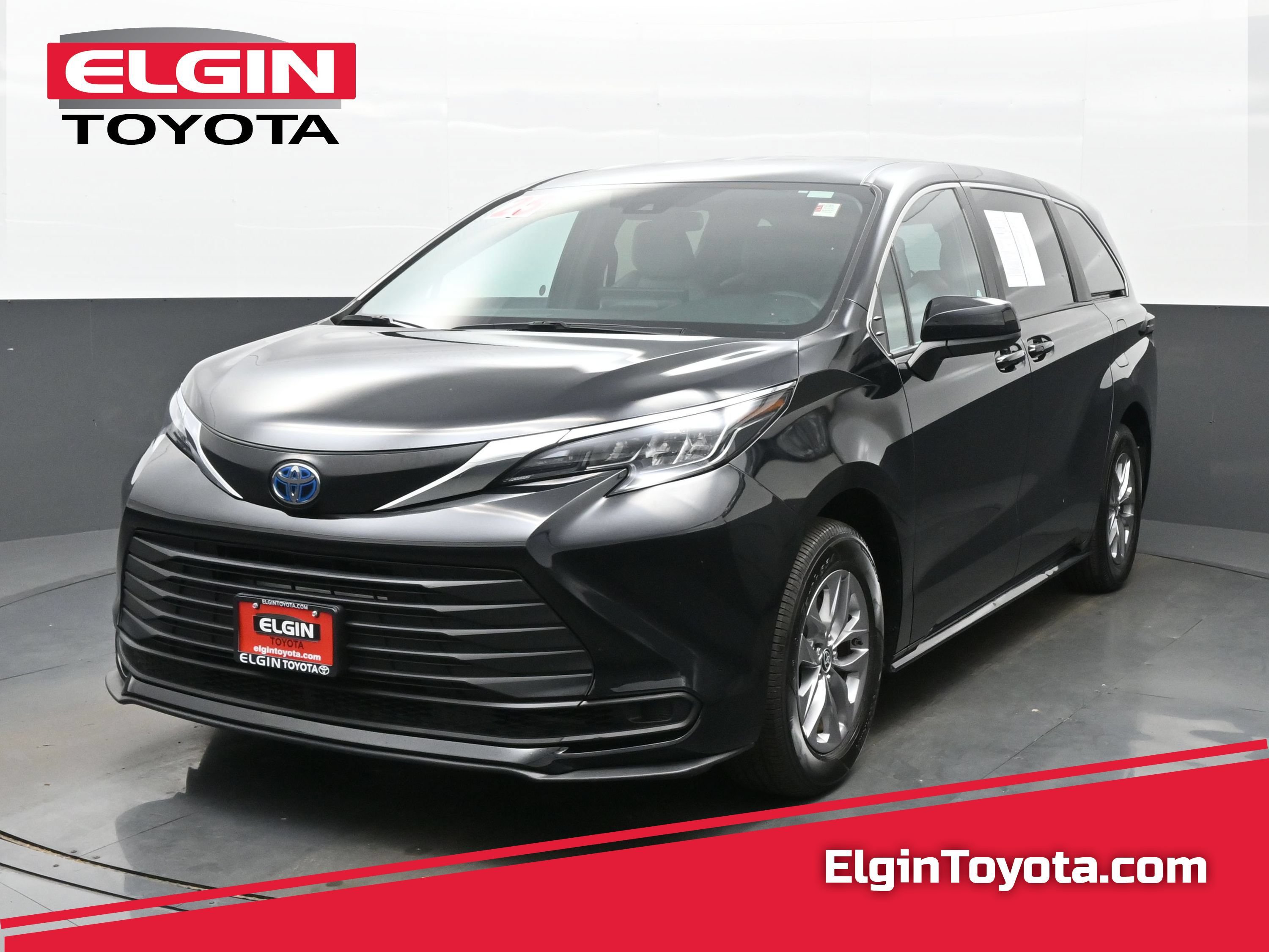 Used 2025 Toyota Sienna LE FWD video 1