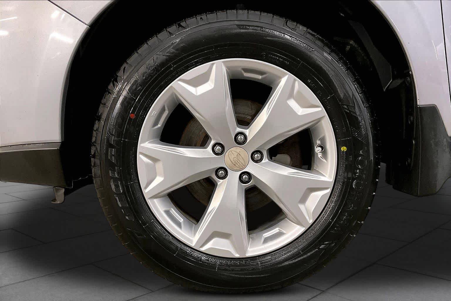 Used 2016 Subaru Forester 2.5i Limited AWD/4WD image 11