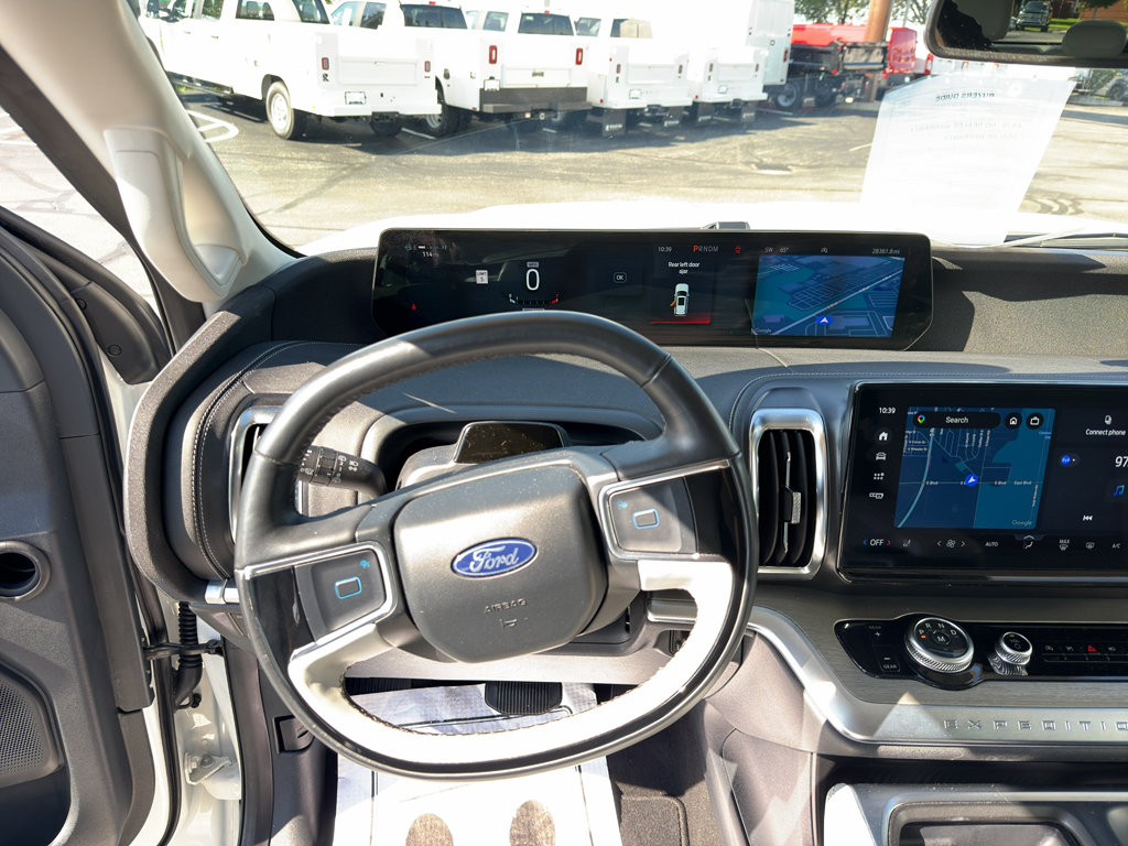 Used 2025 Ford Expedition Platinum w/ Driver's Package AWD/4WD image 12