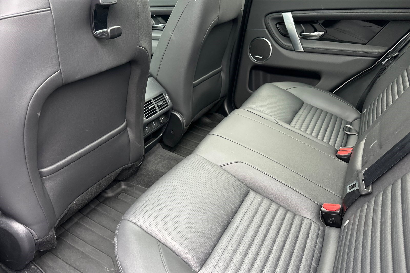 Used 2025 Land Rover Discovery Sport S image 26