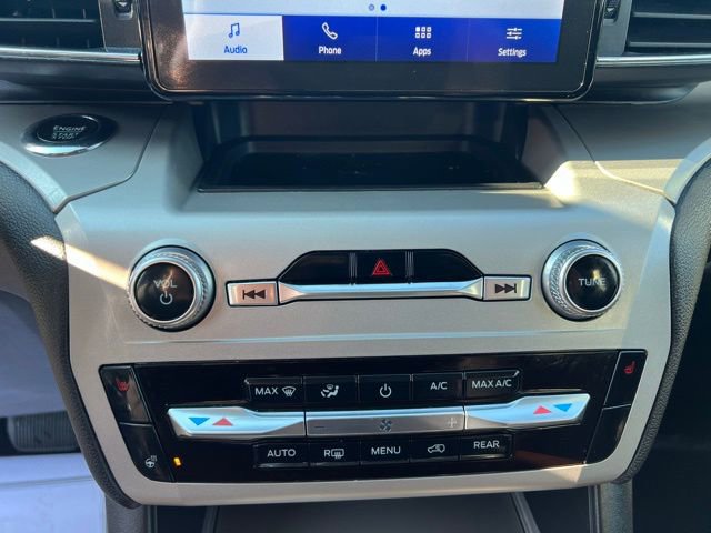 Used 2022 Ford Explorer XLT w/ Equipment Group 202A image 31