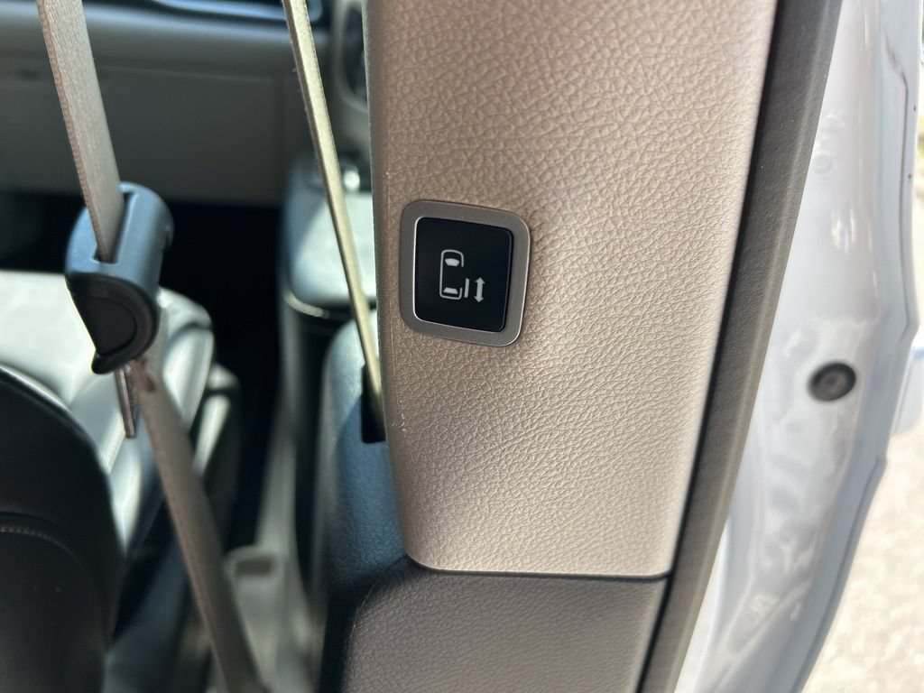 Used 2024 Chrysler Pacifica Limited FWD image 51