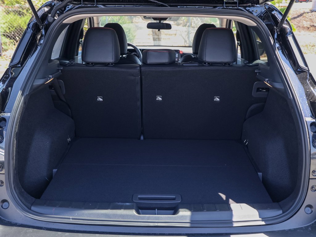 New 2026 Nissan Kicks SR FWD image 16