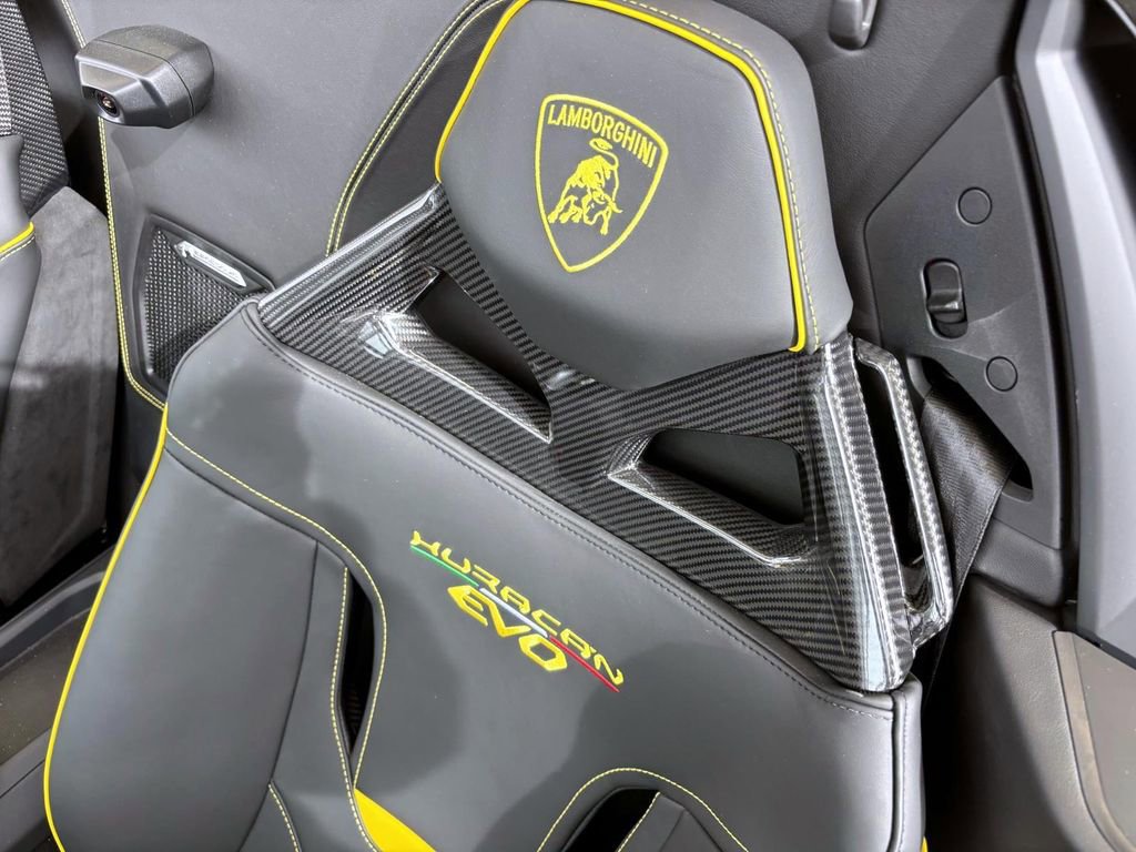 Used 2024 Lamborghini Huracan EVO image 26