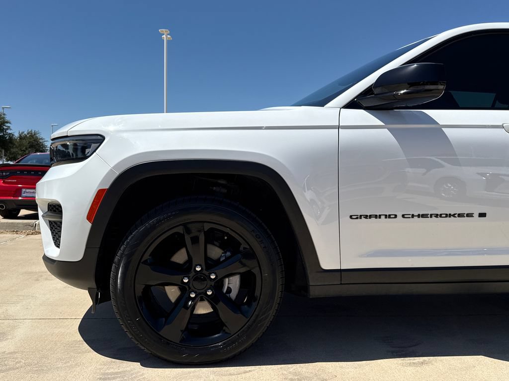 Used 2024 Jeep Grand Cherokee Altitude RWD image 5