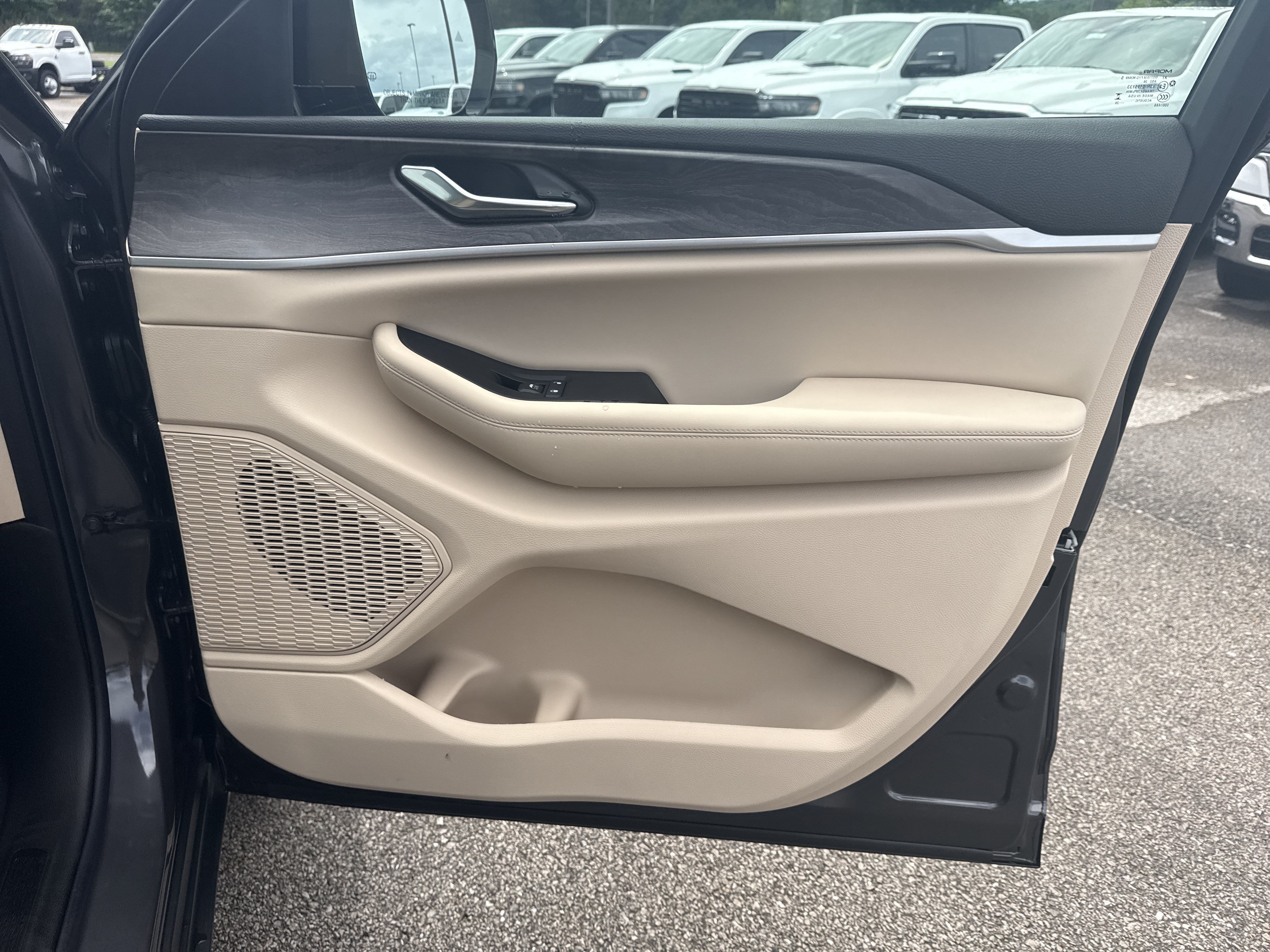 New 2026 Jeep Grand Cherokee Limited RWD image 15