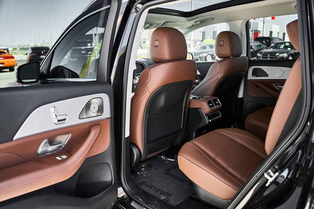 Used 2025 Mercedes-Benz GLS 450 4MATIC image 14