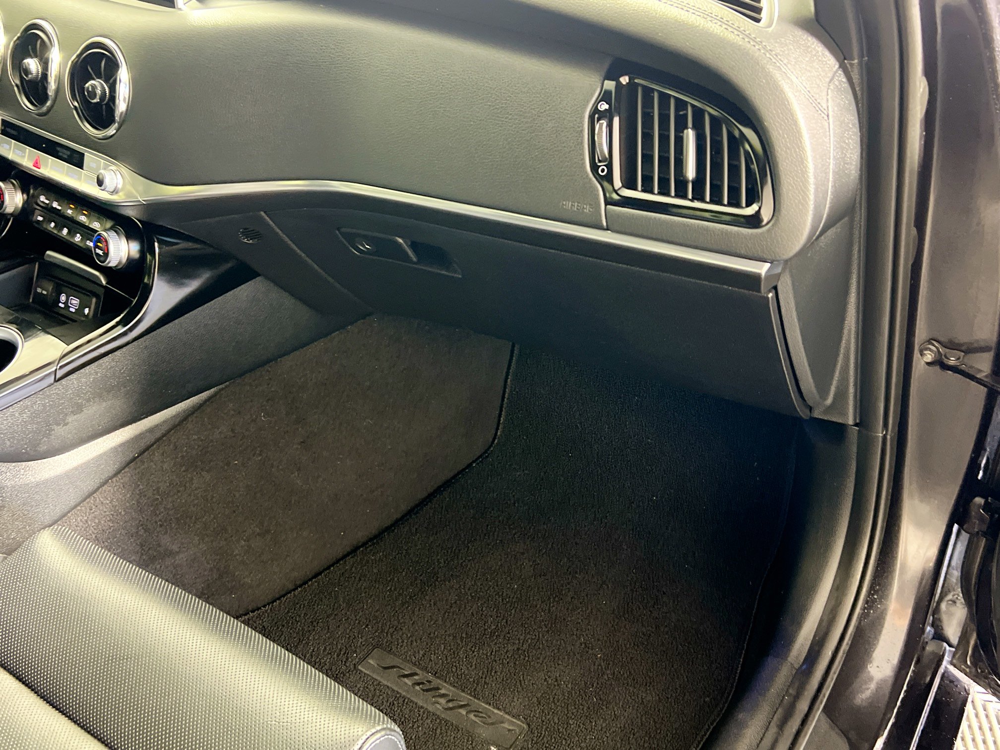 Used 2020 Kia Stinger GT-Line image 35