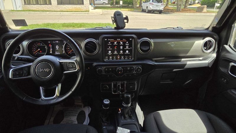 Used 2020 Jeep Wrangler Unlimited Sahara AWD/4WD image 13