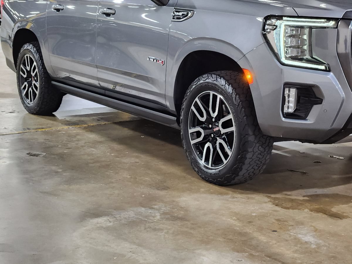 Used 2021 GMC Yukon XL AT4 w/ AT4 Premium Plus Package AWD/4WD image 16