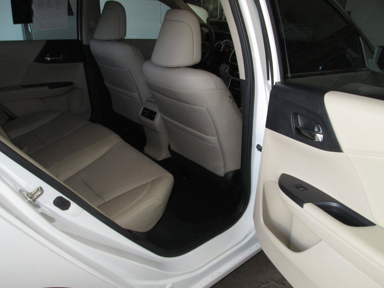 Used 2017 Honda Accord EX-L image 38