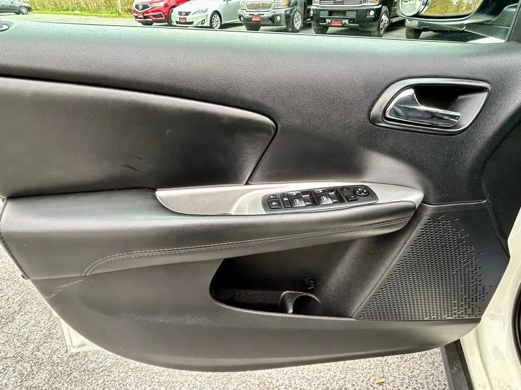 Used 2018 Dodge Journey SXT w/ Premium Group image 12